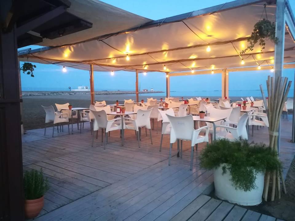 Xiringuito La Cresta Surf Bar - restaurante en La Ràpita, Tarragona, España