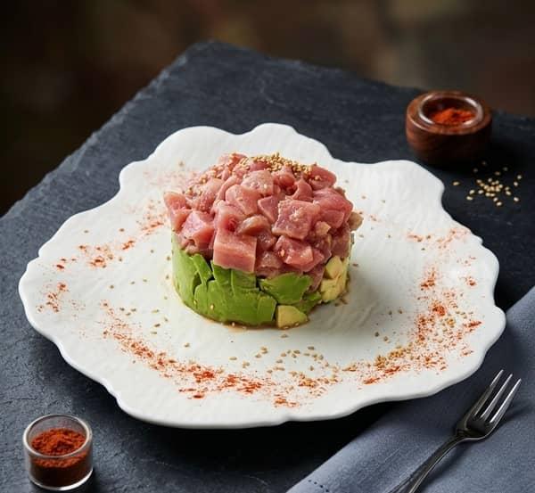 Tartar de atún rojo con aguacate en Restaurante Valentin, Alcossebre