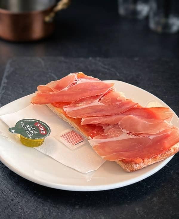 Tomate y jamón ó queso en Restaurante Valentin, Alcossebre