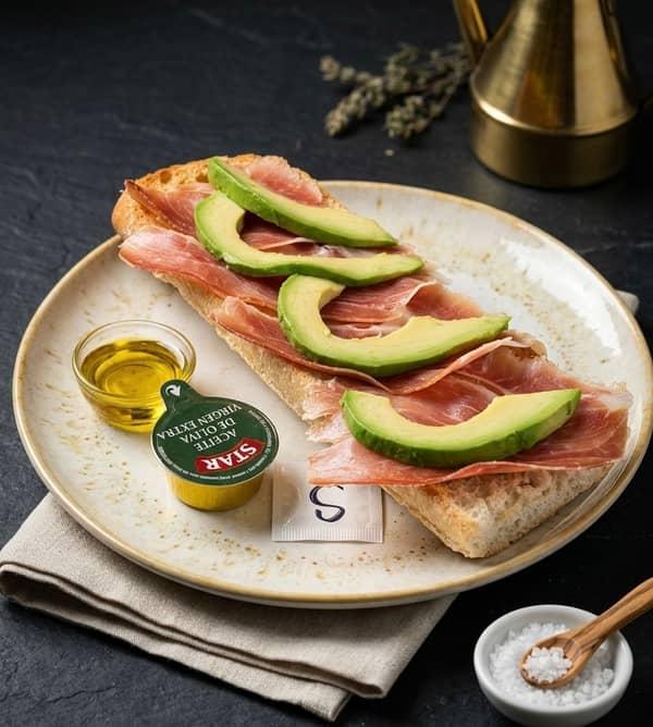 Tostada con jamon y aguacate en Restaurante Valentin, Alcossebre