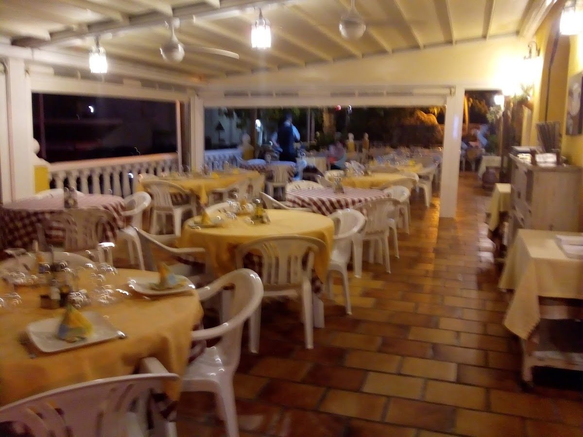 Restaurante Apartamentos Dora - restaurante en Alcossebre, Castellón, España