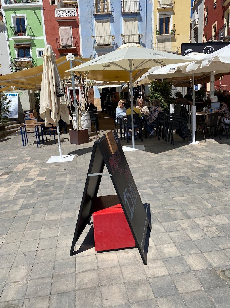 29 Vint-i-nou Lounge Bar - restaurante en Villajoyosa, Alicante, España