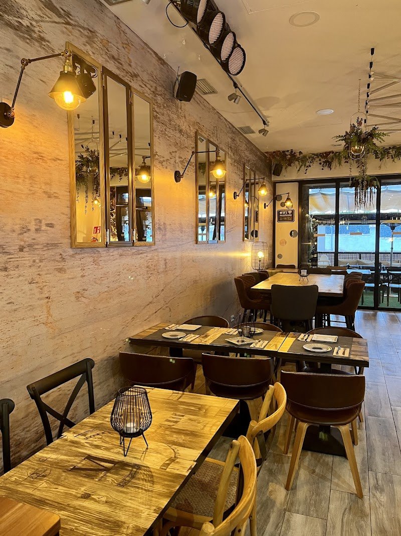 Atípico Tapas Bistró | Restaurante en Gran Alacant - restaurante en Isla de Tabarca, Alicante, España
