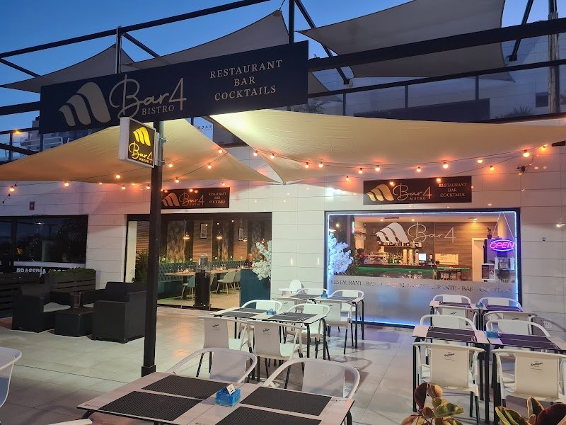 Bar 4 bistro - restaurante en Pilar de la Horadada, Alicante, España