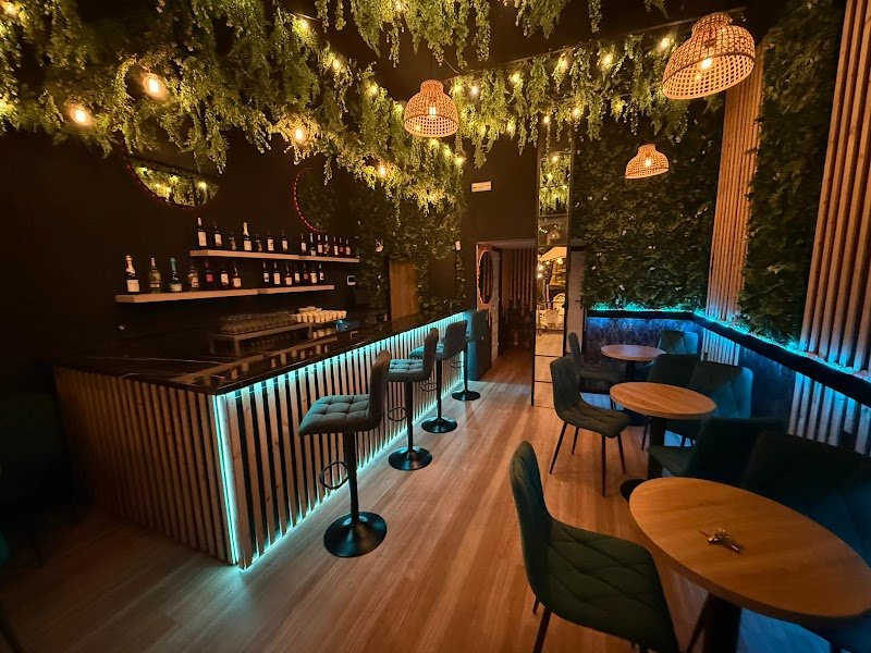 BAR CAFETERÍA - restaurante en Torrevieja, Alicante, España