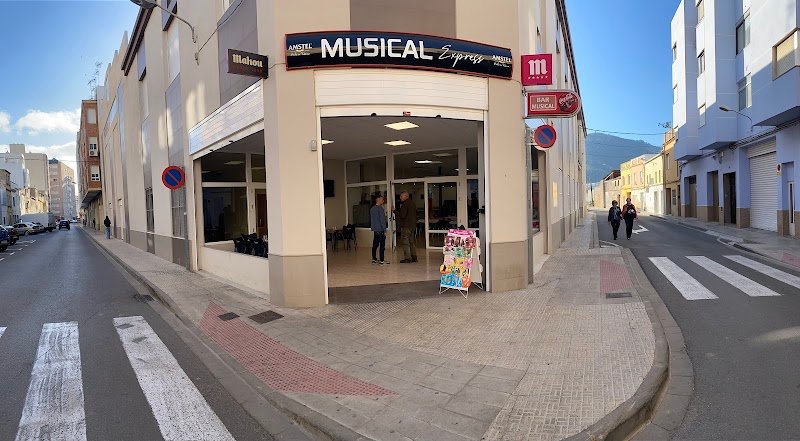 Bar Musical - restaurante en Tavernes de la Valldigna, Valencia, España