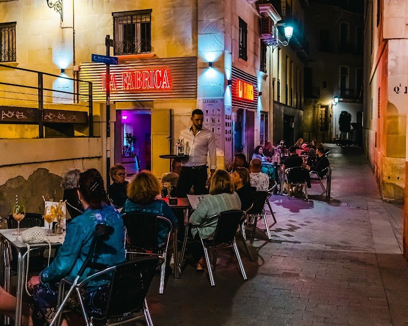 Bar Tapas LA FABRICA Alicante - restaurante en Alicante, Alicante, España