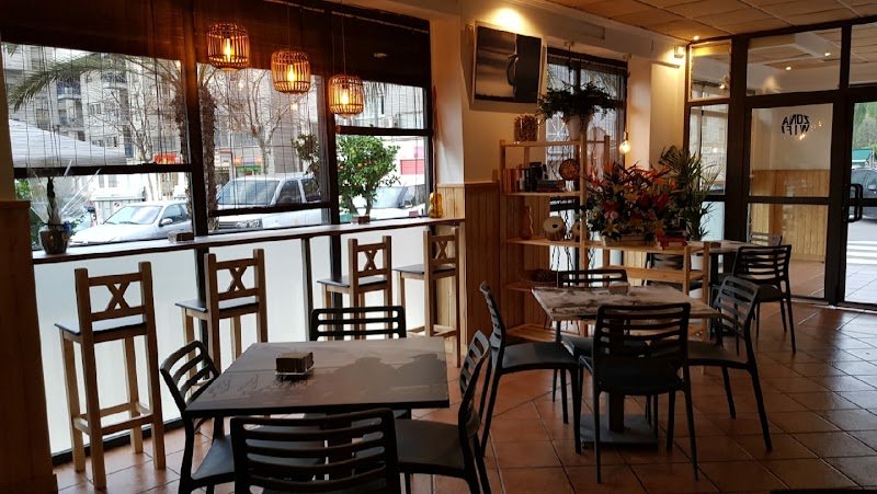 Battuta Café Bar - restaurante en Elche, Alicante, España