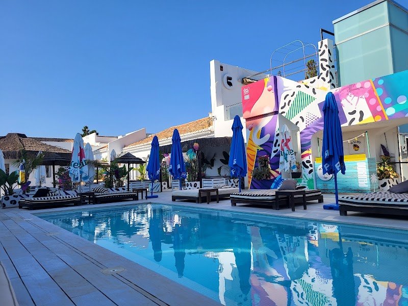 Beach Club - Pelikano Unusual Club - restaurante en El Puig, Valencia, España
