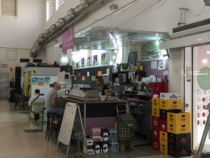 Bombó Cafeteria - restaurante en Oliva, Valencia, España
