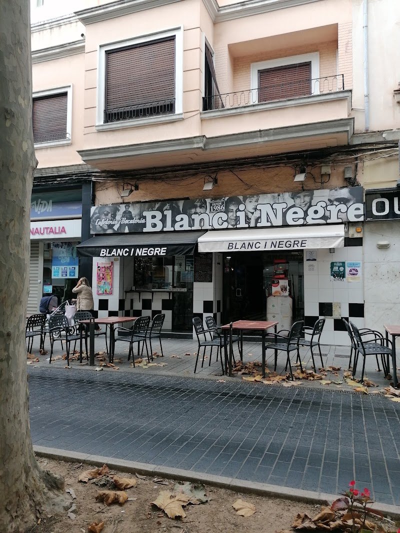 Cafetería Blanc i Negre. - restaurante en Gandía, Valencia, España