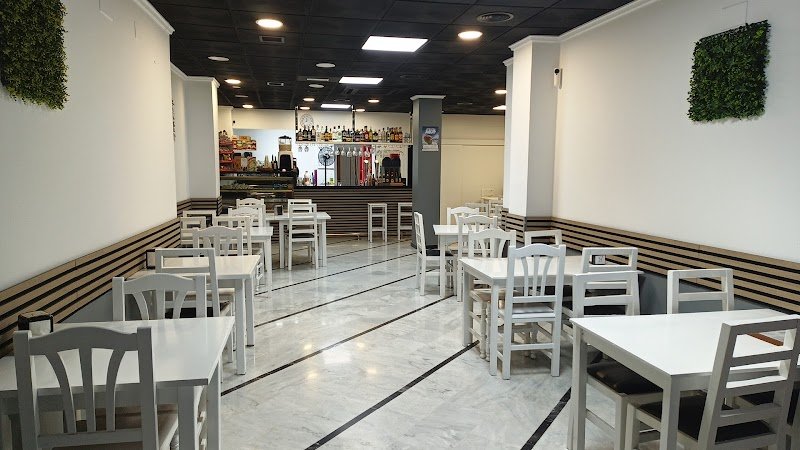 Cafetería Los tres mosqueteros - restaurante en Oliva, Valencia, España