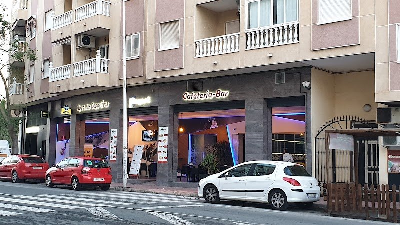 CAFETERÍA MAGANI - restaurante en Torrevieja, Alicante, España