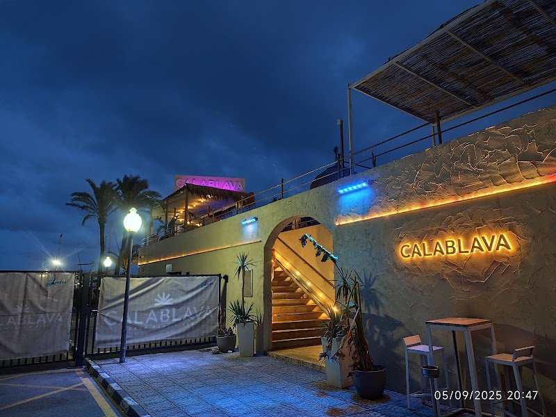 CalaBlava Beach Pool & Rest - restaurante en La Pobla de Farnals, Valencia, España