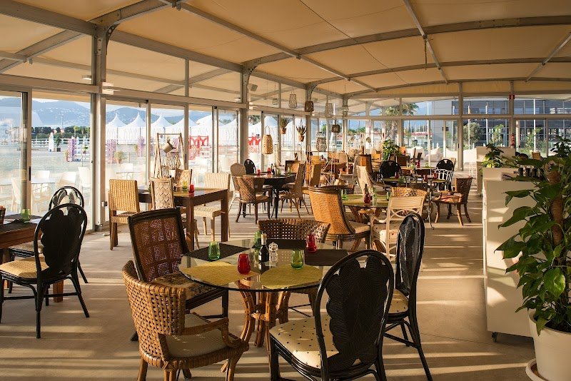 Central Aura Lounge - restaurante en Oliva, Valencia, España