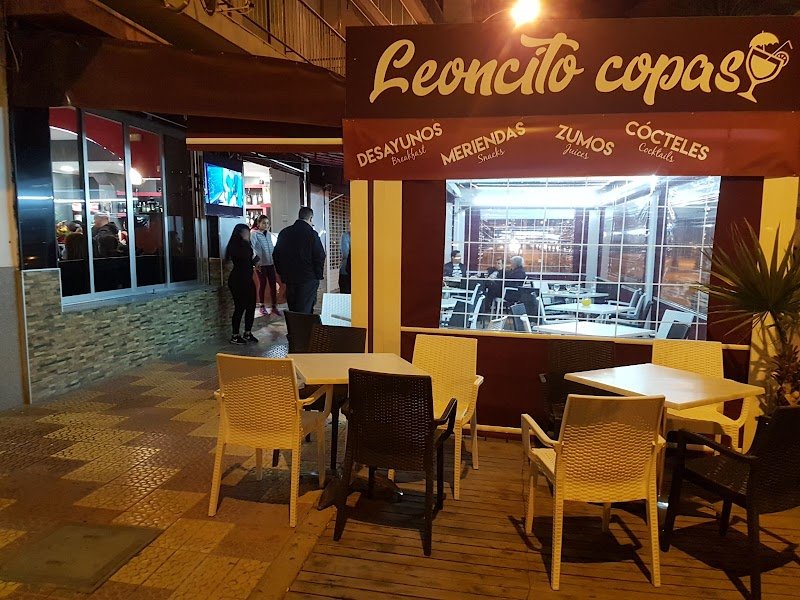 Coctelería Leoncito copas - restaurante en Cullera, Valencia, España