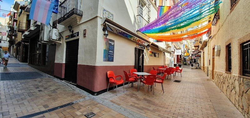 DiscoMar & Company Bar - restaurante en Benidorm, Alicante, España