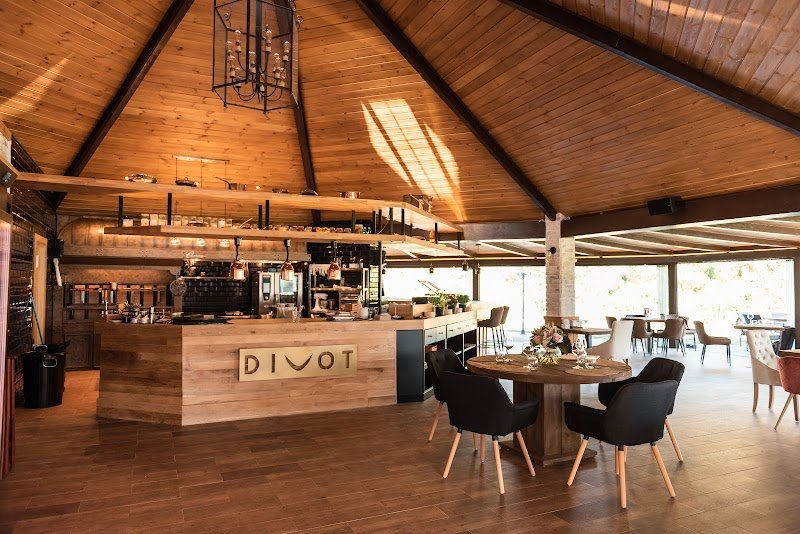 DIVOT Gastro Grill - restaurante en Marbella, Málaga, España