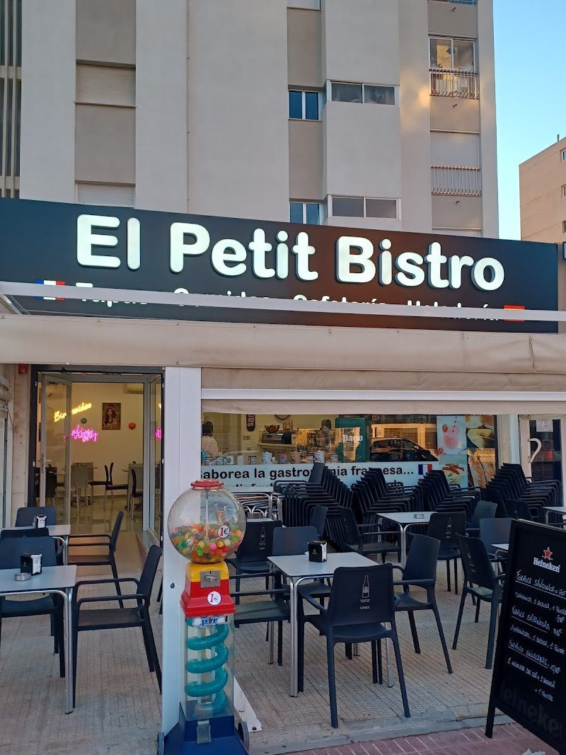 El petit bistro - restaurante en El Campello, Alicante, España