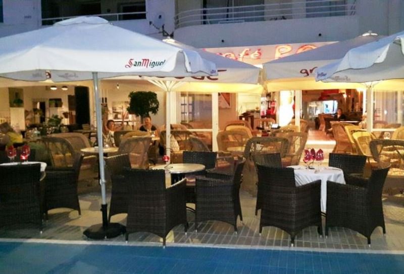 Grand Café Rouge - restaurante en Altea, Alicante, España