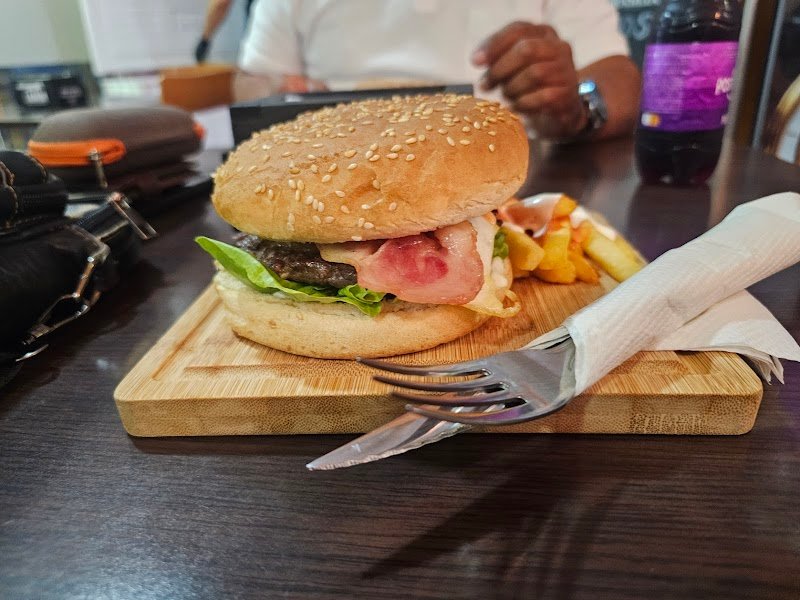 Hamburguesería la Esquineta - restaurante en Elche, Alicante, España