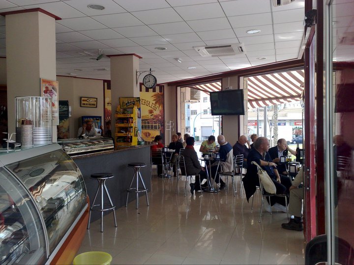 Heladería Cafetería La Estación - restaurante en El Campello, Alicante, España