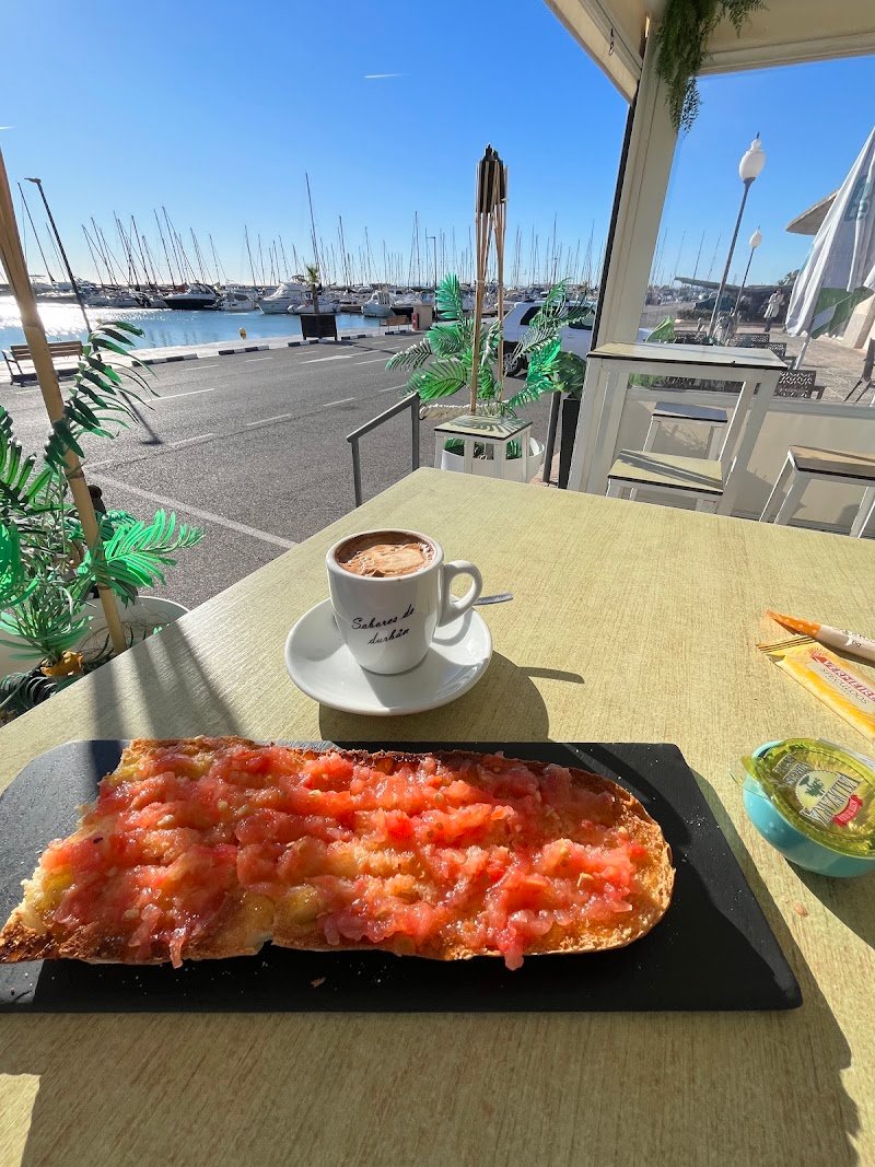 Hola Ola - restaurante en La Pobla de Farnals, Valencia, España