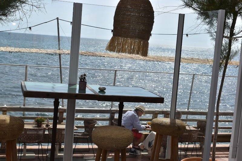 Julieta en su balcón - restaurante en Dénia, Alicante, España