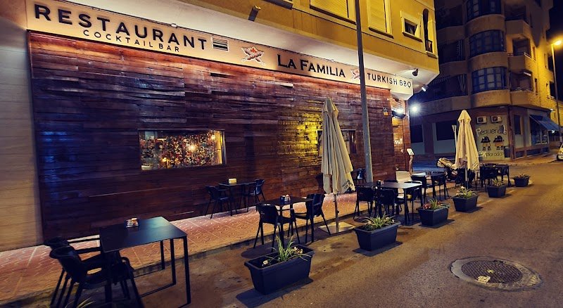 LA FAMILIA TURKISH BBQ COCTAILBAR - restaurante en Guardamar del Segura, Alicante, España