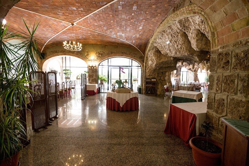 La gruta de Victor Restaurant - restaurante en Alcoi, Alicante, España