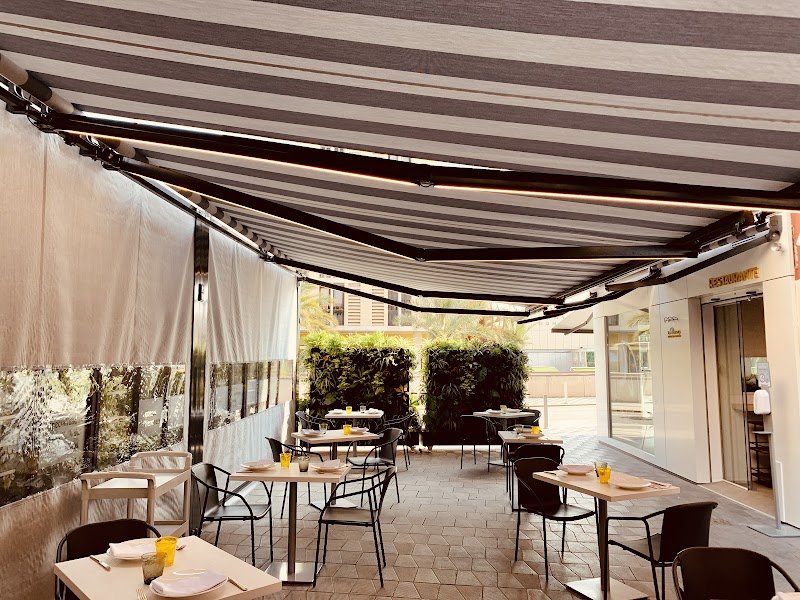 La terraza de la pescadería - restaurante en Elche, Alicante, España