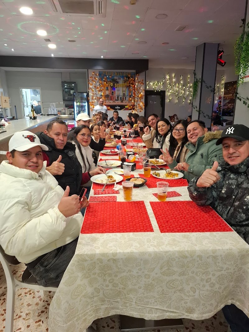 Los Serrano con Calor Latino - restaurante en Villajoyosa, Alicante, España