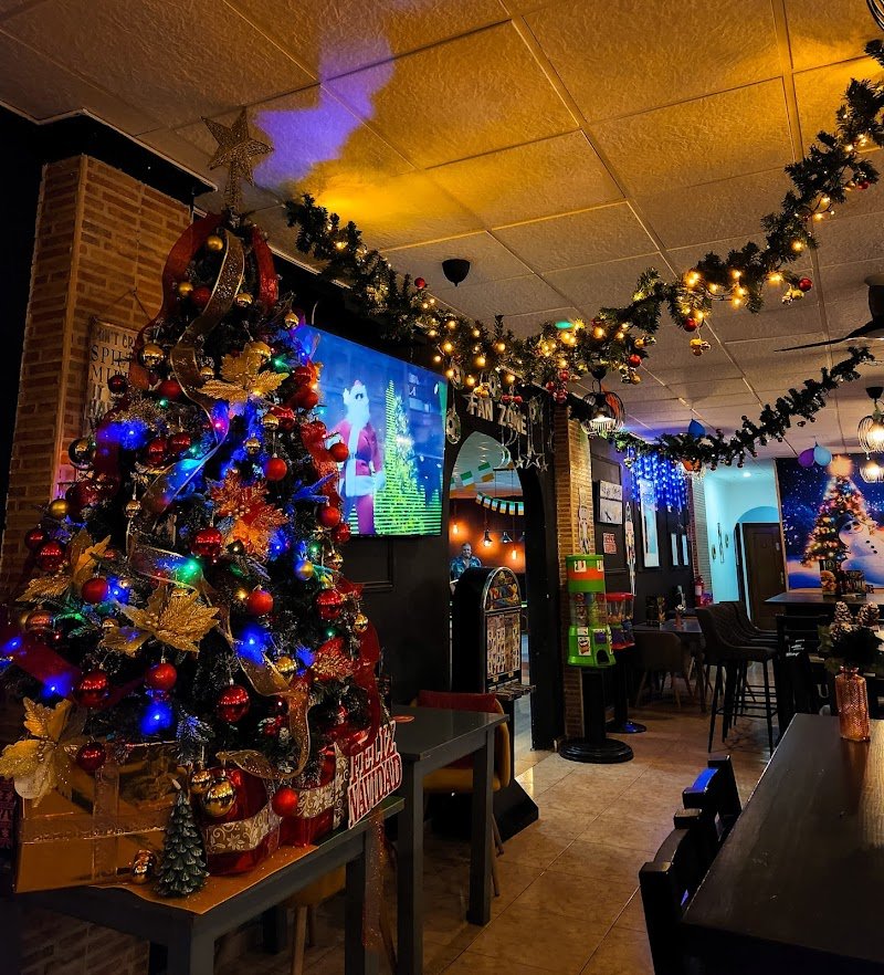 Mai Flanagan's irish bar and restaurant - restaurante en Torrevieja, Alicante, España