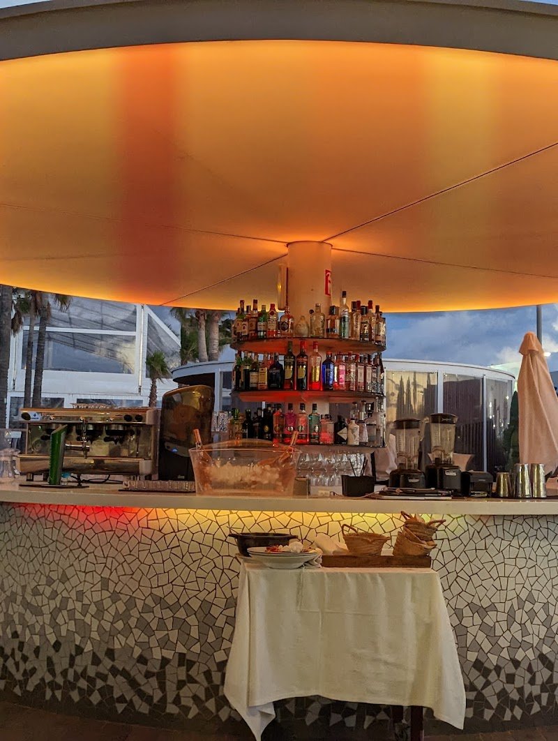 Marina Beach Club Restaurant (24h) - restaurante en Valencia, Valencia, España