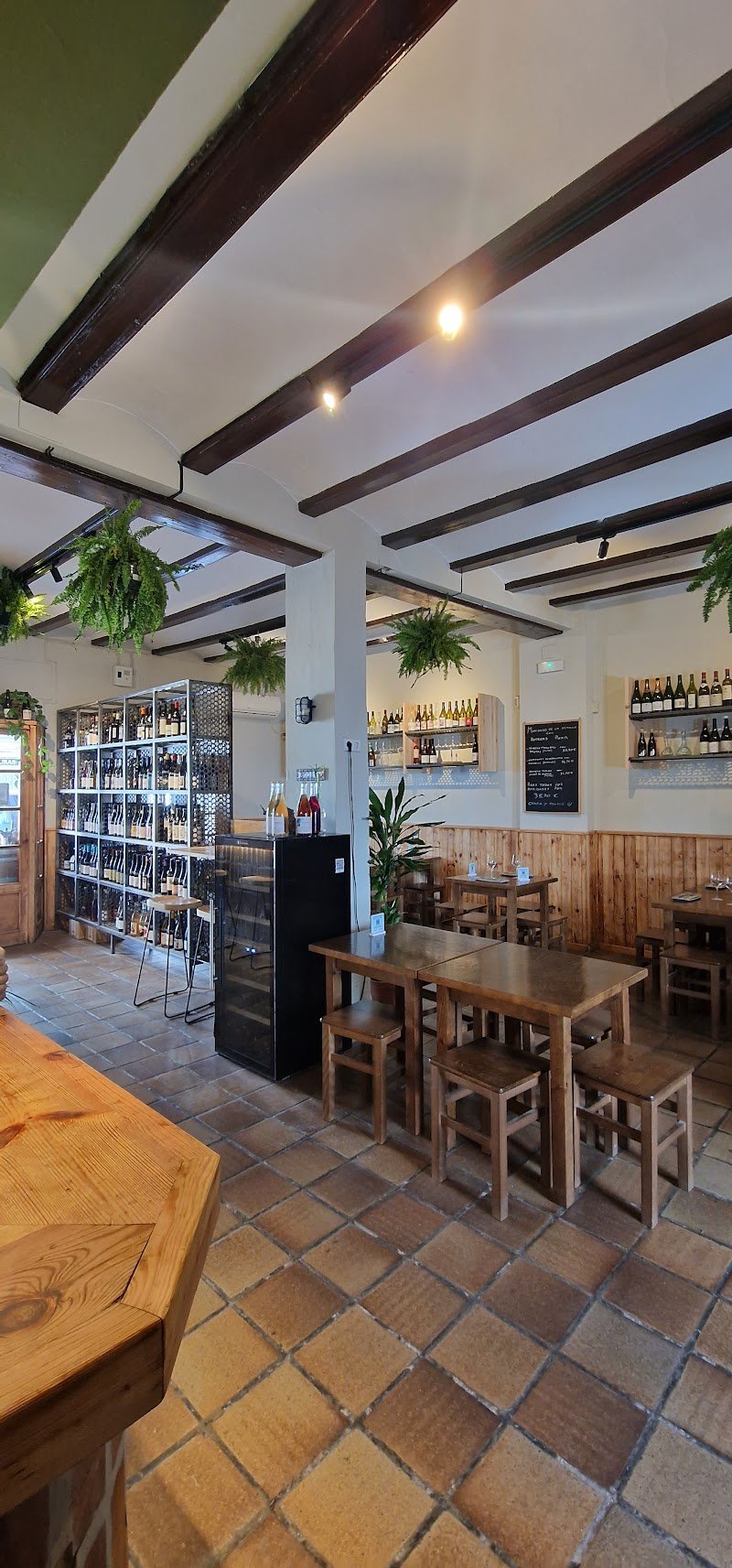 MEVINO Taberna de vinos naturales - restaurante en Valencia, Valencia, España