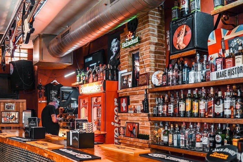 Monroe's Rock Pub - restaurante en Torrevieja, Alicante, España