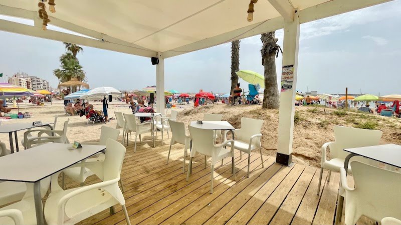 Náufragos Beach Club - restaurante en Torrevieja, Alicante, España