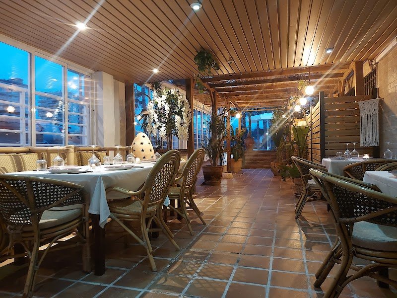 Nomada Tavernes Playa - restaurante en Tavernes de la Valldigna, Valencia, España
