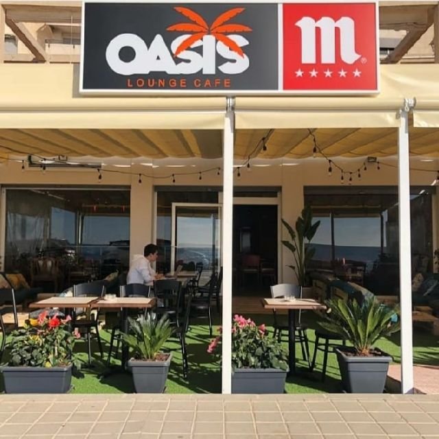 Oasis lounge café - restaurante en El Campello, Alicante, España