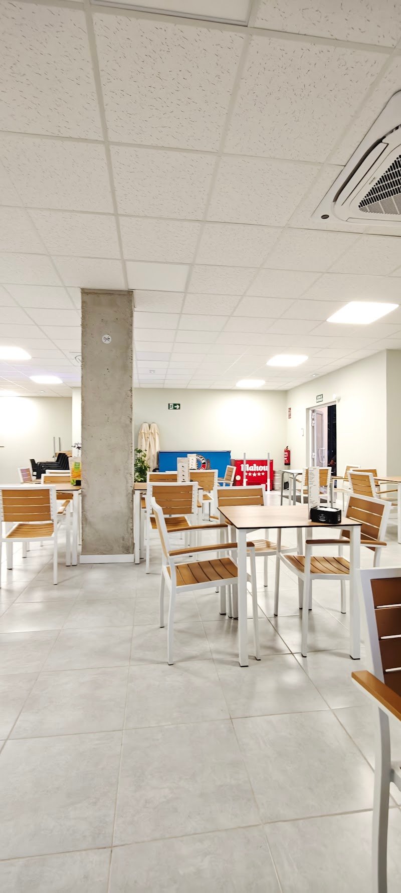 Ombú Cafetería y Bar - restaurante en Altea, Alicante, España