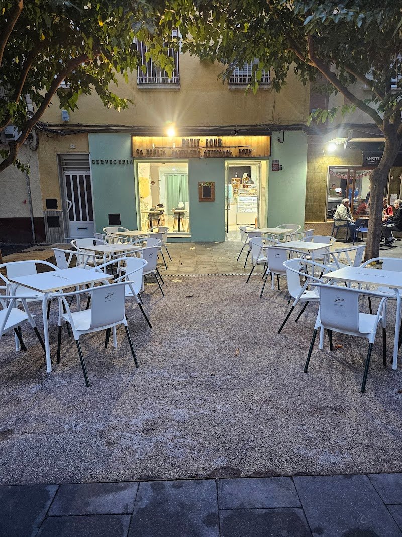 Pastelería & Cafetería Petit Four - restaurante en Gandía, Valencia, España