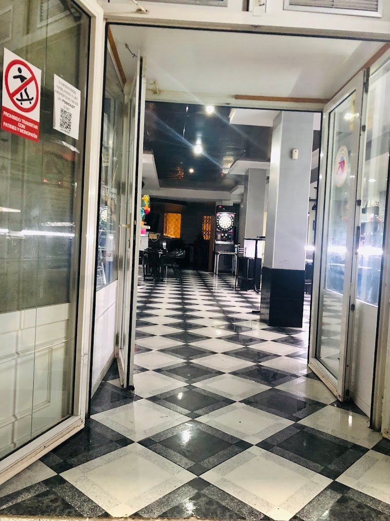 Pub El Borneo - restaurante en Torrevieja, Alicante, España