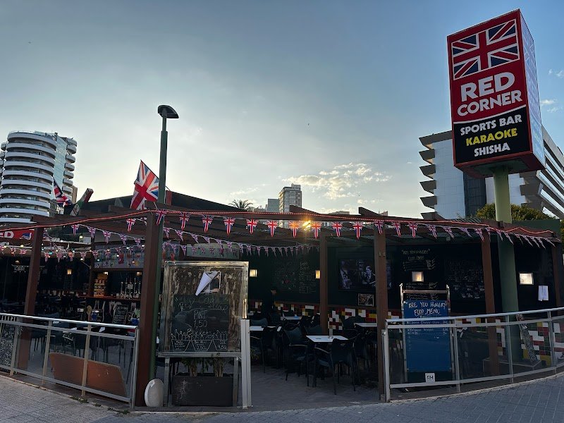 Red Corner Darts Sports Bar - restaurante en Benidorm, Alicante, España
