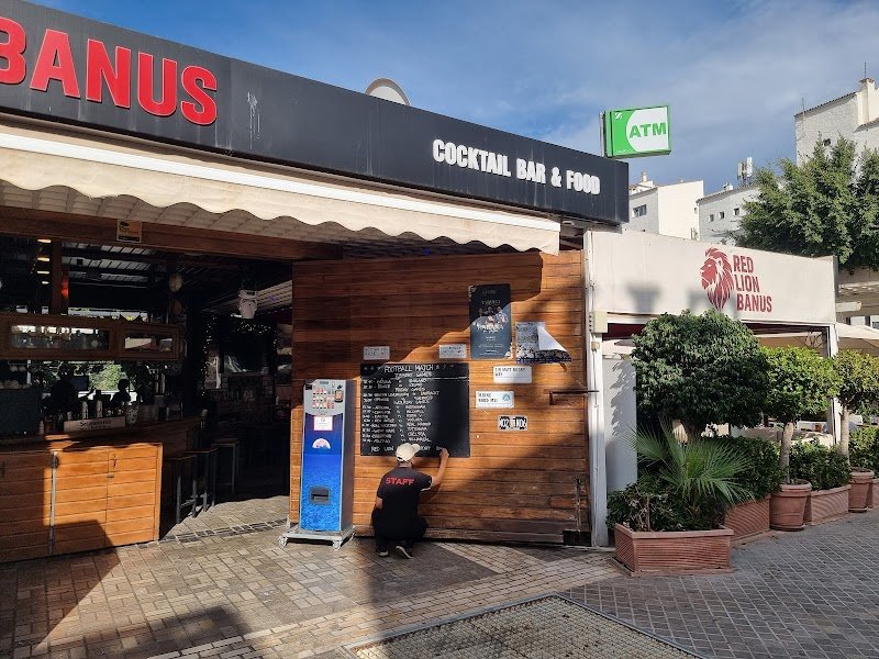 Red Lion Banús Sport Bar - restaurante en Marbella, Málaga, España