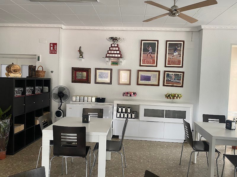 Restaurante Club de Tenis Uxó - restaurante en La Vall d'Uixó, Castellón, España