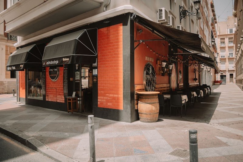 Restaurantes Alicante Vinos y Risas 🥘🍷 "La Gastrobodega" - restaurante en Alicante, Alicante, España