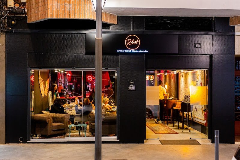 Robert - Cocktail & Bar - restaurante en Torrevieja, Alicante, España