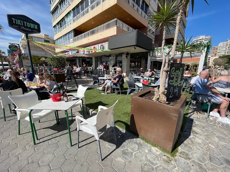 Tiki Town Beach Club - restaurante en Benidorm, Alicante, España