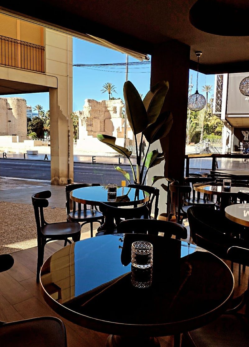 TiTö Lounge Bar - restaurante en Elche, Alicante, España