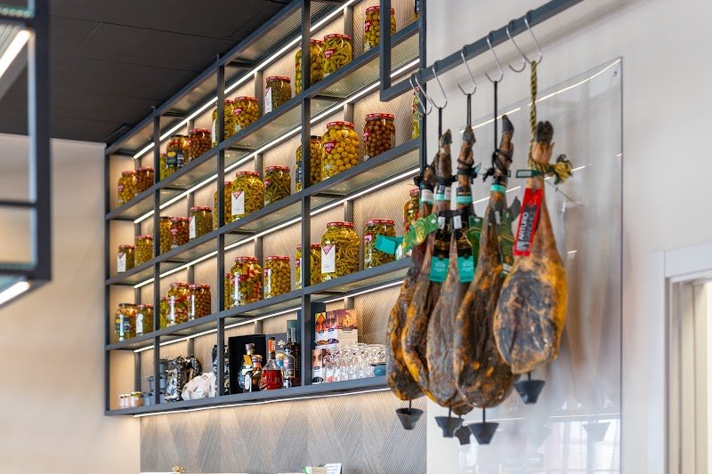 Wine & Tapas - restaurante en Oliva, Valencia, España